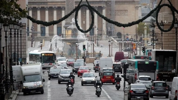 Fransa, b&uuml;y&uuml;k SUV modellerini trafikte istemiyor: Park &uuml;cretleri artacak!