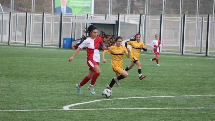 Kadınlar 2. Ligi'nde 12 goll&uuml; ma&ccedil;! 6 gol&uuml; tek bir futbolcu attı